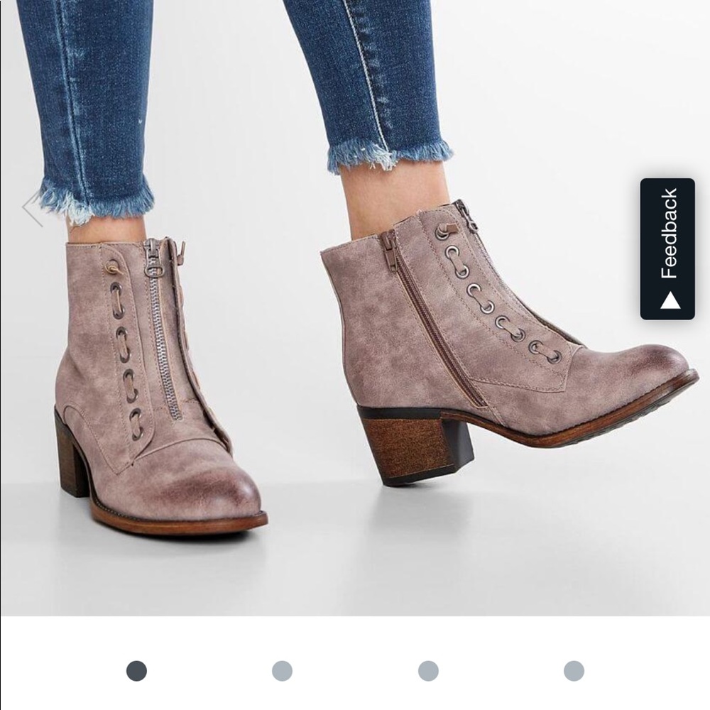 ISO this boot in size 7, 7 1/2, or 8